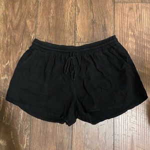 black linen tie target shorts